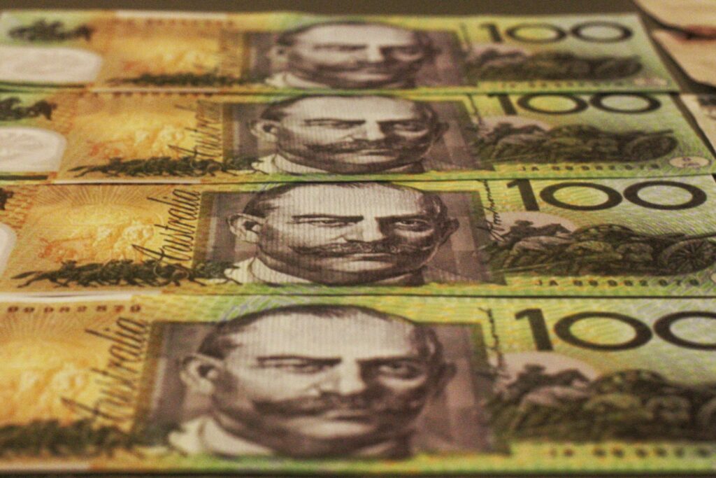 Austraalia saja dollari rahatähed üksteise peal